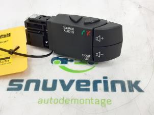 Used Steering wheel mounted radio control Renault Clio IV Estate/Grandtour (7R) 0.9 Energy TCE 90 12V Price € 20,00 Margin scheme offered by Snuverink Autodemontage