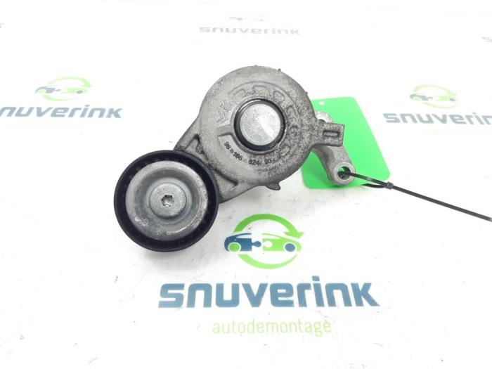 Usados Rodillo tensor correa múltiple Opel Vivaro 2.0 CDTI 122 Precio € 30,23 IVA incluido ofrecido por Snuverink Autodemontage