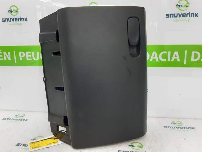 Begagnade Handskfack Volvo V40 (MV) 1.6 D2 Pris € 29,73 Marginaltabell erbjuds av Snuverink Autodemontage