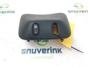 Usagé Commutateur vitre électrique Renault Megane (EA) 1.6i Prix € 30,00 Règlement à la marge proposé par Snuverink Autodemontage