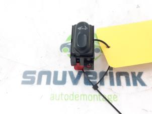 Used Convertible roof controller Renault Megane (EA) 1.6i Price € 30,00 Margin scheme offered by Snuverink Autodemontage