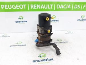 Usagé Pompe direction assistée Peugeot 106 II 1.4 XN,XR,XS,XT Prix € 125,00 Règlement à la marge proposé par Snuverink Autodemontage