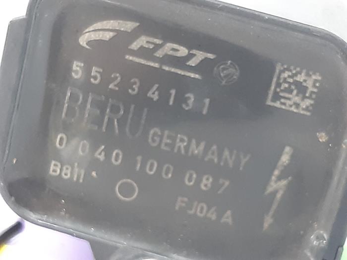 Zündspule van een Fiat 500 (312) 0.9 TwinAir 80 2016