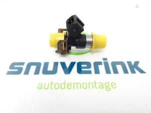 Usagé Injecteur (injection essence) Fiat 500 (312) 0.9 TwinAir 80 Prix € 30,00 Règlement à la marge proposé par Snuverink Autodemontage