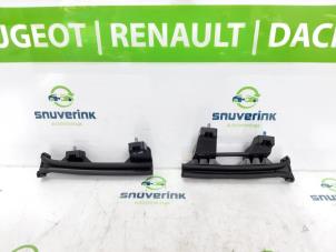 Używane Guma szyby Renault Arkana (RJLL) 1.6 E-Tech 145 16V Cena € 42,35 Z VAT oferowane przez Snuverink Autodemontage