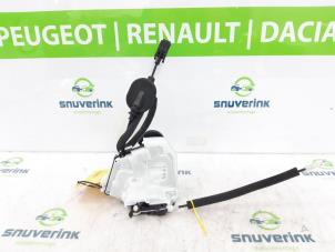 Usagé Serrure arrière gauche Renault Arkana (RJLL) 1.6 E-Tech 145 16V Prix € 121,00 Prix TTC proposé par Snuverink Autodemontage
