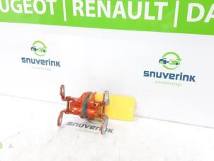 Używane Zawias drzwi lewych tylnych Renault Arkana (RJLL) 1.6 E-Tech 145 16V Cena € 48,40 Z VAT oferowane przez Snuverink Autodemontage