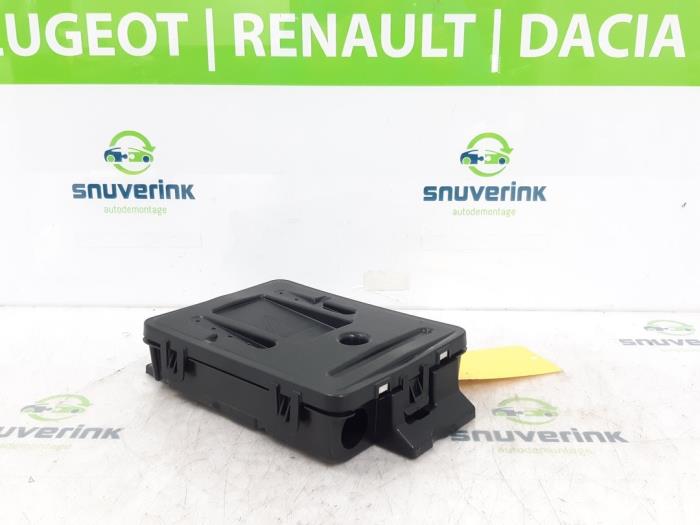 Używane Schowek Renault Arkana (RJLL) 1.6 E-Tech 145 16V Cena € 30,86 Z VAT oferowane przez Snuverink Autodemontage
