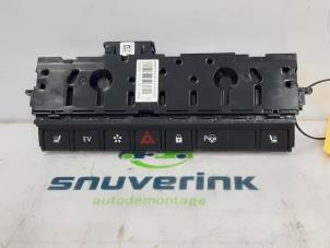 Used Panic lighting switch Renault Arkana (RJLL) 1.6 E-Tech 145 16V Price € 108,90 Inclusive VAT offered by Snuverink Autodemontage