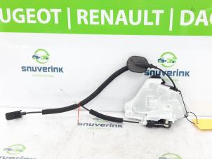 Usagé Serrure avant droite Renault Arkana (RJLL) 1.6 E-Tech 145 16V Prix € 121,00 Prix TTC proposé par Snuverink Autodemontage