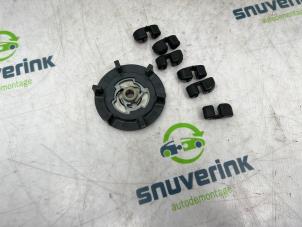 Used Air conditioning pump magnetic coupling Peugeot 208 I (CA/CC/CK/CL) 1.2 Vti 12V PureTech 82 Price € 50,00 Margin scheme offered by Snuverink Autodemontage