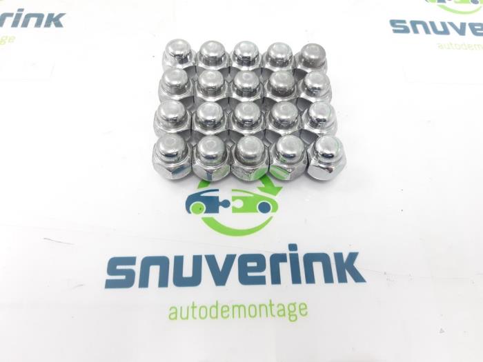 Gebrauchte Radmuttern Set Renault Arkana (RJLL) 1.6 E-Tech 145 16V Preis € 24,18 Mit Mehrwertsteuer angeboten von Snuverink Autodemontage