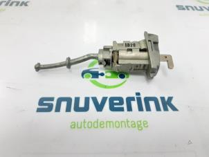 Used Door lock cylinder, left Renault Arkana (RJLL) 1.6 E-Tech 145 16V Price € 72,60 Inclusive VAT offered by Snuverink Autodemontage