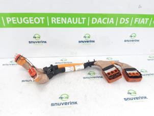 Usados Mazo de cables compartimento motor Renault Arkana (RJLL) 1.6 E-Tech 145 16V Precio € 205,70 IVA incluido ofrecido por Snuverink Autodemontage