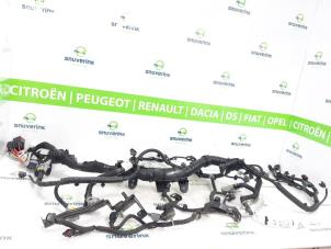 Usados Mazo de cables compartimento motor Renault Arkana (RJLL) 1.6 E-Tech 145 16V Precio € 229,90 IVA incluido ofrecido por Snuverink Autodemontage