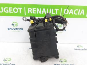Używane Filtr weglowy Renault Arkana (RJLL) 1.6 E-Tech 145 16V Cena € 169,40 Z VAT oferowane przez Snuverink Autodemontage