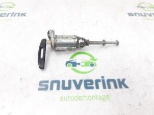 Used Door lock cylinder, left Renault Scénic III (JZ) 1.5 dCi 110 Price € 40,00 Margin scheme offered by Snuverink Autodemontage