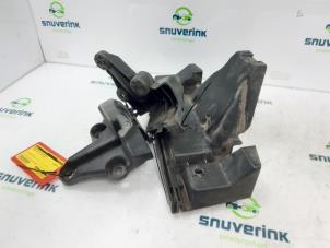 Used Rear bumper bracket, right Citroen C4 Berline (NC) 1.6 16V VTi Price on request offered by Snuverink Autodemontage