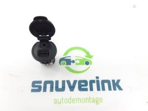 Gebrauchte AUX / USB-Anschluss Citroen C4 Berline (NC) 1.6 16V VTi Preis auf Anfrage angeboten von Snuverink Autodemontage