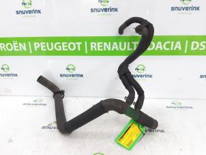 Usados Manguera de radiador Opel Vivaro 2.5 CDTI 16V Precio de solicitud ofrecido por Snuverink Autodemontage
