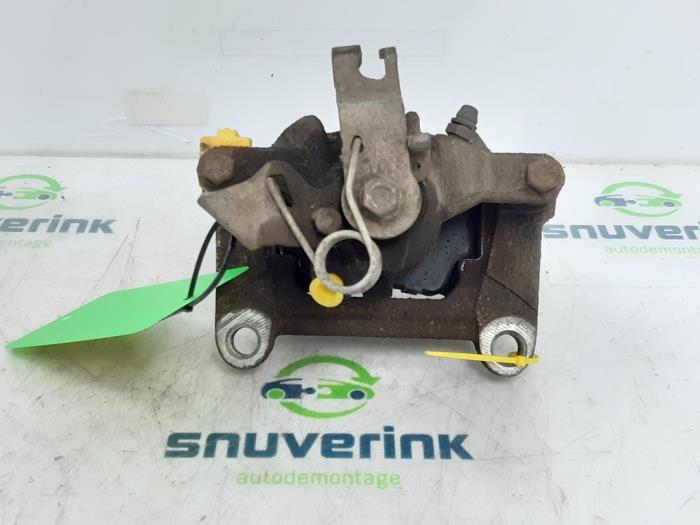 Gebrauchte Bremszange links hinten Opel Vivaro 2.5 CDTI 16V Preis € 48,38 Mit Mehrwertsteuer angeboten von Snuverink Autodemontage