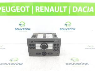 Gebrauchte Radio Opel Vivaro 2.5 CDTI 16V Preis € 60,50 Mit Mehrwertsteuer angeboten von Snuverink Autodemontage