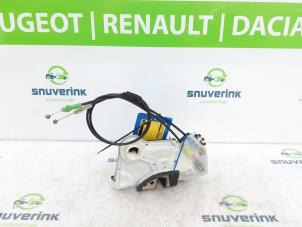 Gebrauchte Türschlossmechanik 2-türig links Peugeot 108 1.0 12V Preis auf Anfrage angeboten von Snuverink Autodemontage