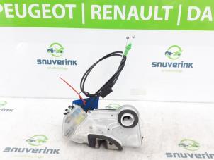Usagé Serrure portière mécanique 2portes droite Peugeot 108 1.0 12V Prix sur demande proposé par Snuverink Autodemontage