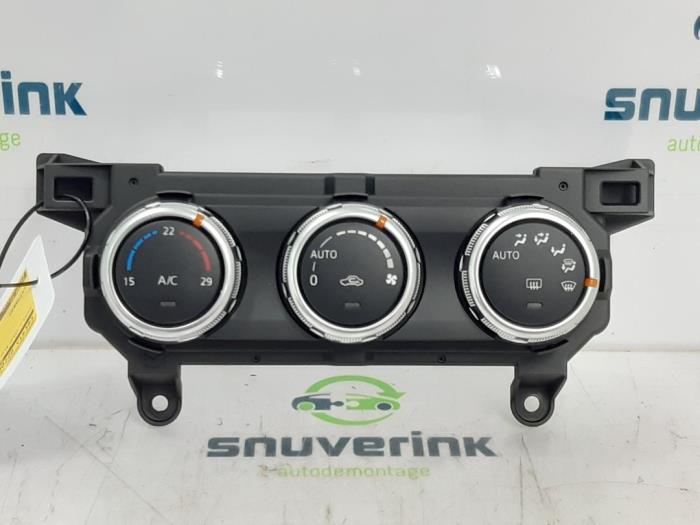 Panel de control de calefacción de un Mazda CX-3 2.0 SkyActiv-G 121 2019