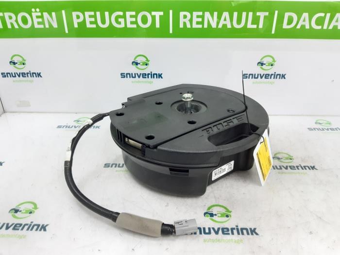 Używane Subwoofer Mazda CX-3 (DJ/DK) 2.0 SkyActiv-G 121 Cena € 138,85 Z VAT oferowane przez Snuverink Autodemontage