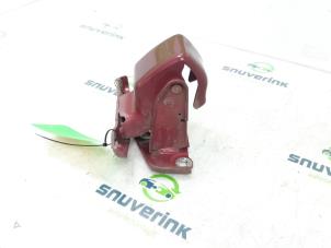 Used Rear door hinge, right Opel Vivaro 2.5 CDTI 16V Price on request offered by Snuverink Autodemontage