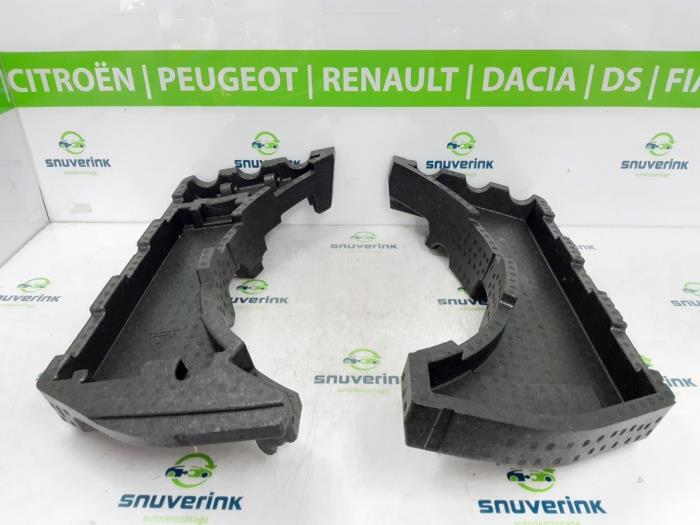 Caja de rueda de repuesto de un Peugeot 308 (L3/L8/LB/LH/LP) 1.2 12V VTi PureTech 82 2014