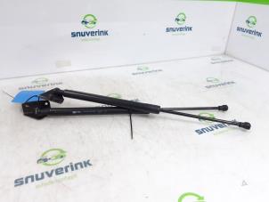 Used Set of tailgate gas struts Peugeot 208 I (CA/CC/CK/CL) 1.2 Vti 12V PureTech 82 Price on request offered by Snuverink Autodemontage