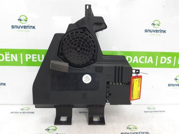 Używane Subwoofer Citroen C3 (SC) 1.6 HDi 92 Cena € 34,00 Procedura marży oferowane przez Snuverink Autodemontage