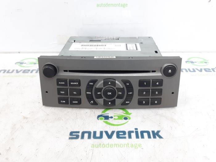 Radio from a Citroën C5 II Break (RE) 1.6 HDiF 16V 2005