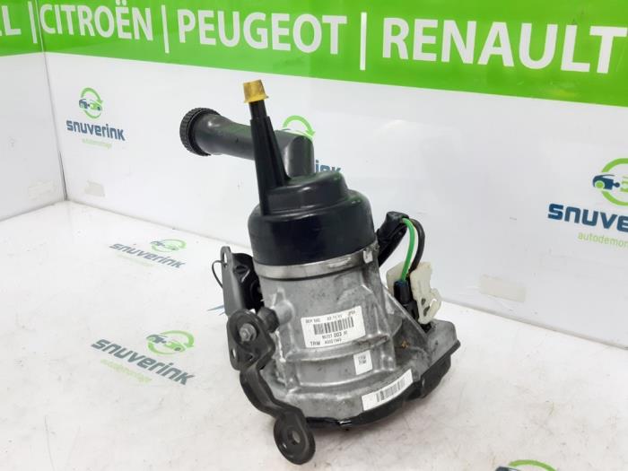 Power steering pump from a Peugeot 308 (4A/C) 1.6 VTI 16V 2012