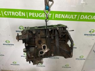 Used Engine crankcase Nissan Primastar 2.0 dCi 90 Price € 500,00 Margin scheme offered by Snuverink Autodemontage