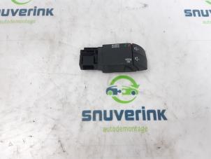 Used Radio remote control Renault Captur (2R) 1.2 TCE 16V EDC Price on request offered by Snuverink Autodemontage