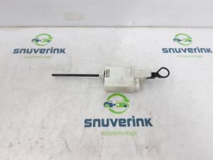 Used Tank flap lock motor Renault Trafic New (FL) 2.0 dCi 16V 90 Price on request offered by Snuverink Autodemontage