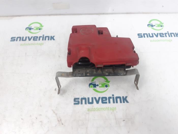 Battery pole from a Renault Trafic New (FL) 2.0 dCi 16V 90 2009