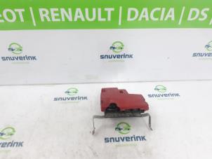 Gebrauchte Batteriepol Renault Trafic New (FL) 2.0 dCi 16V 90 Preis € 36,30 Mit Mehrwertsteuer angeboten von Snuverink Autodemontage
