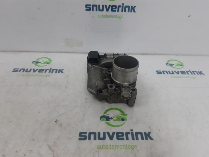 Throttle body from a Renault Trafic New (FL) 2.0 dCi 16V 90 2009