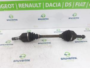 Usagé Arbre de transmission avant gauche Renault Trafic New (FL) 2.0 dCi 16V 90 Prix € 90,75 Prix TTC proposé par Snuverink Autodemontage