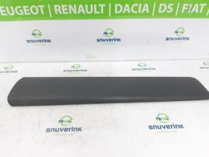 Gebrauchte Zierleiste Renault Trafic New (FL) 2.0 dCi 16V 90 Preis € 24,20 Mit Mehrwertsteuer angeboten von Snuverink Autodemontage