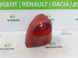 Używane Tylne swiatlo pozycyjne prawe Renault Twingo (C06) 1.2 16V Cena € 20,00 Procedura marży oferowane przez Snuverink Autodemontage