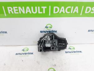 Usagé Platine feu arrière droit Citroen C4 Cactus (0B/0P) 1.2 PureTech 82 12V Prix sur demande proposé par Snuverink Autodemontage