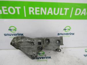 Used Alternator upper bracket Renault Kangoo Price € 40,00 Margin scheme offered by Snuverink Autodemontage