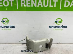 Used Tailgate hinge Renault Master IV (FV) 2.3 dCi 125 16V FWD Price € 48,40 Inclusive VAT offered by Snuverink Autodemontage