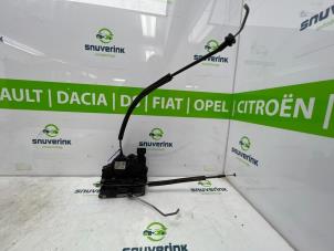 Używane Mechanizm blokady drzwi lewych wersja 2-drzwiowa Fiat Ducato (250) 2.3 D 130 Multijet Minibus Extralongo Cena € 42,35 Z VAT oferowane przez Snuverink Autodemontage