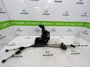 Używane Dzwignia zmiany biegów Citroen C4 Cactus (0B/0P) 1.2 PureTech 82 12V Cena € 35,00 Procedura marży oferowane przez Snuverink Autodemontage